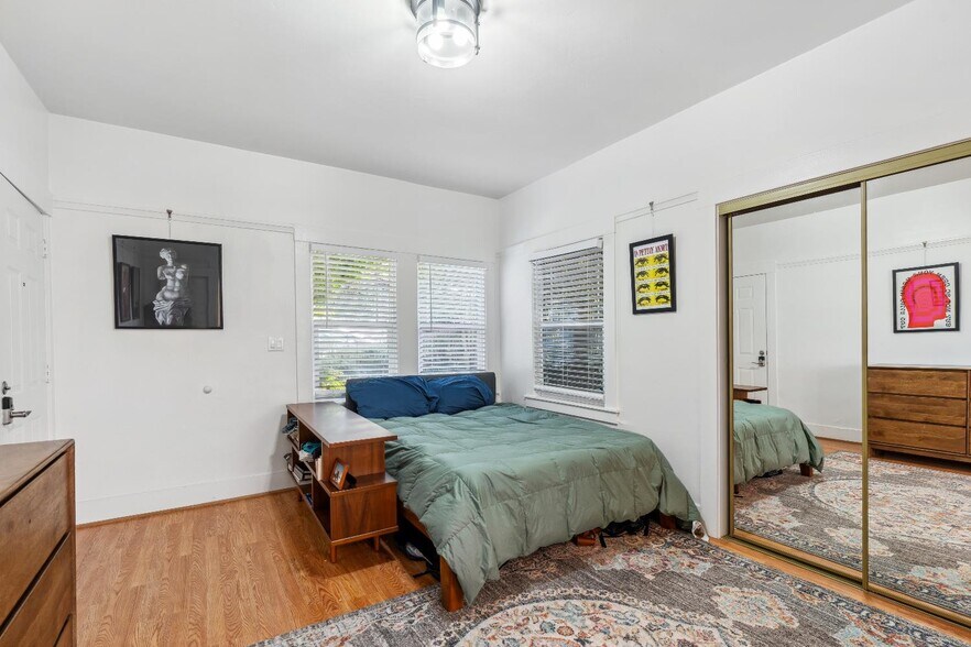 More Photos Of 1019 E 33rd St, Oakland Apartments For Sale