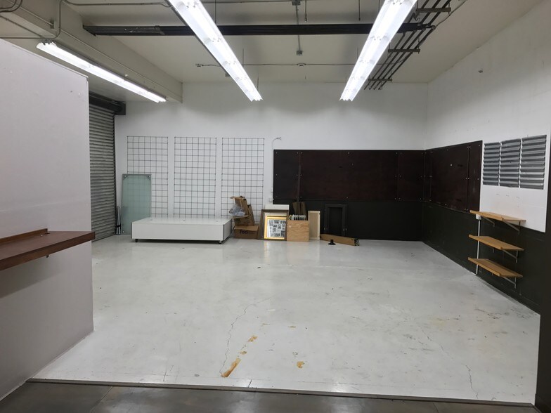 More Photos Of 513-579 Mountain View Ave, Belmont Manufacturing For Lease