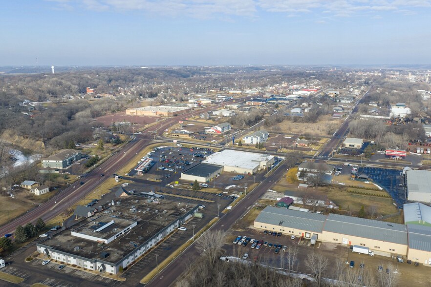 More Photos Of 2025 S Broadway St, New Ulm Freestanding For Lease
