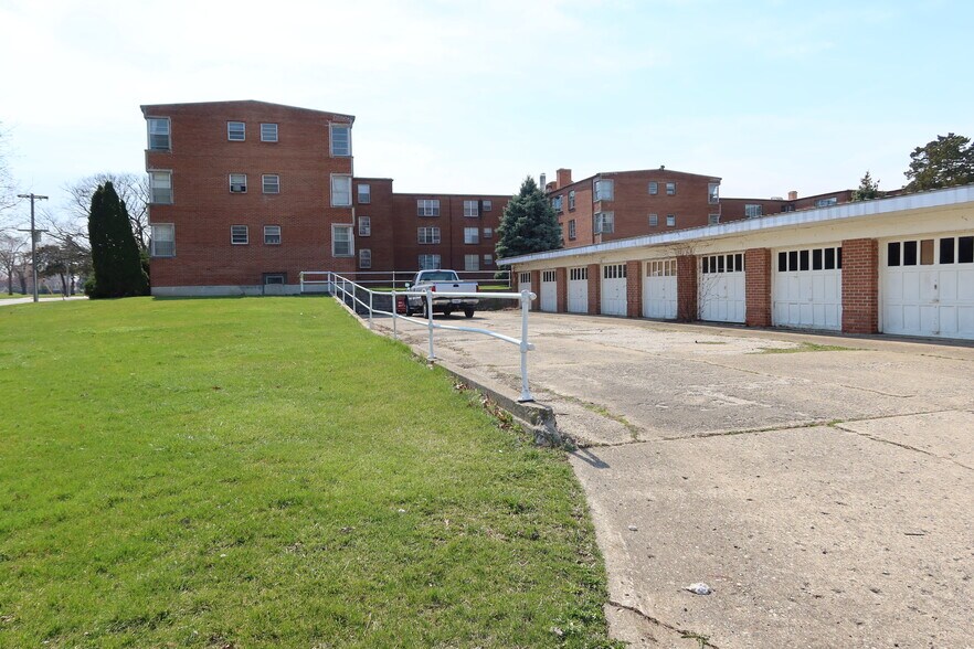 More Photos Of 602-606 W Le Fevre Rd, Sterling Apartments For Sale