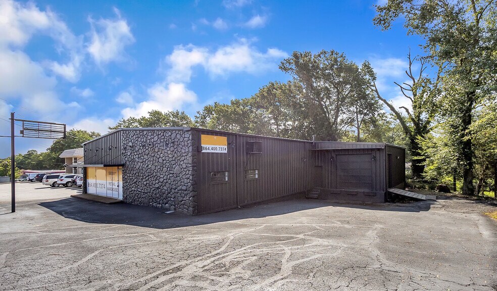 More Photos Of 1253 S Pleasantburg Dr, Greenville Storefront For Sale