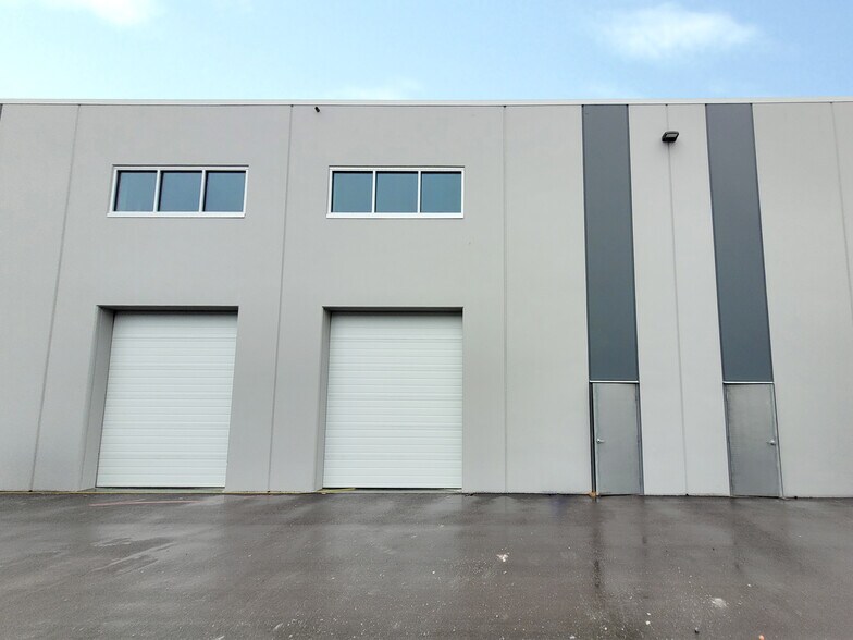 More Photos Of 950 Seaborne Av, Port Coquitlam Warehouse For Lease