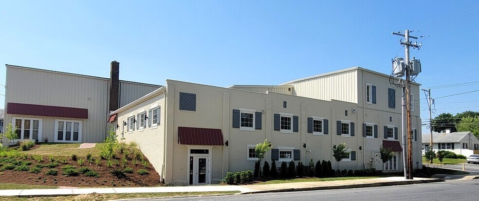 More Photos Of 31 N Spruce St, Elizabethtown Office Residential For Lease