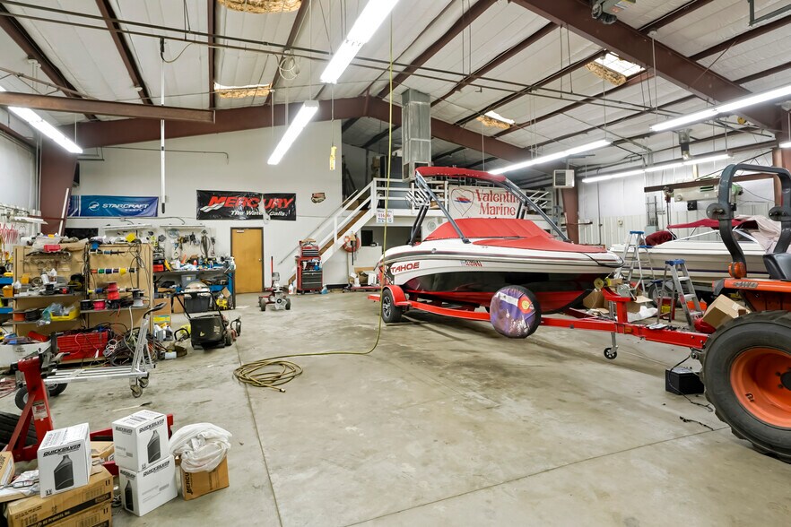 More Photos Of 4260 S Federal Blvd, Englewood Showroom For Sale