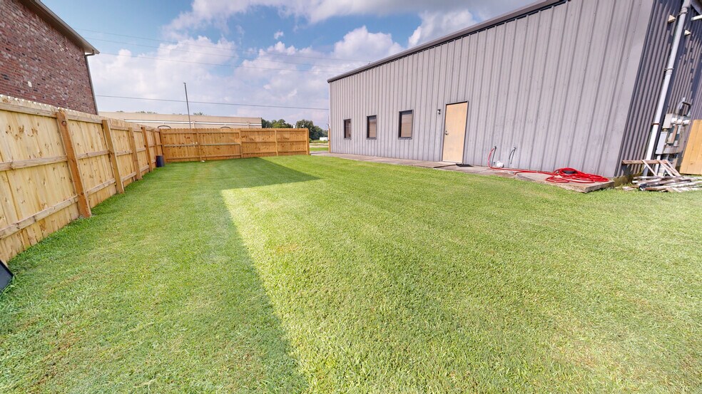 More Photos Of 635 Petro Point Dr, Lake Charles Office For Sale