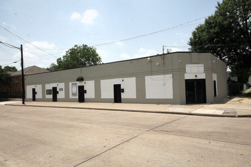 More Photos Of 4202 Canal St, Houston Freestanding For Lease