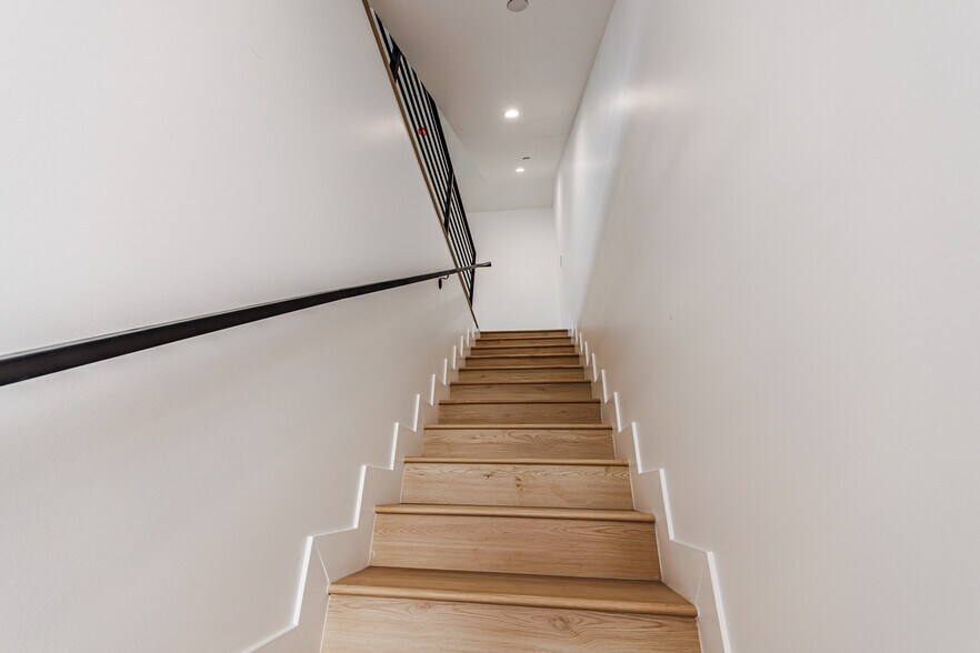 More Photos Of 5209 W 20th St, Los Angeles Multifamily For Sale