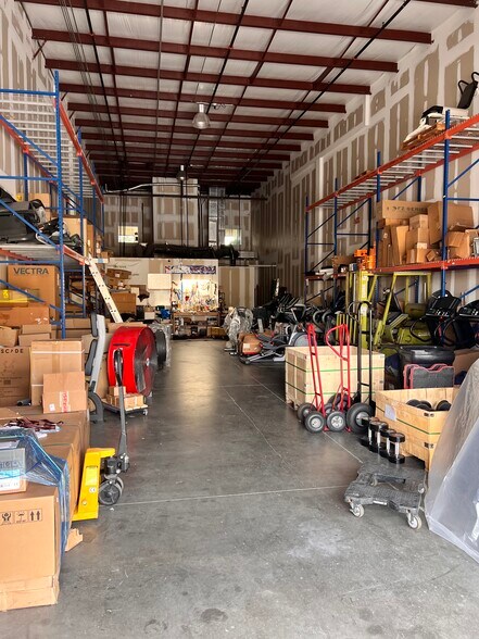 More Photos Of 6881 Kingspointe Pky, Orlando Business Park For Lease