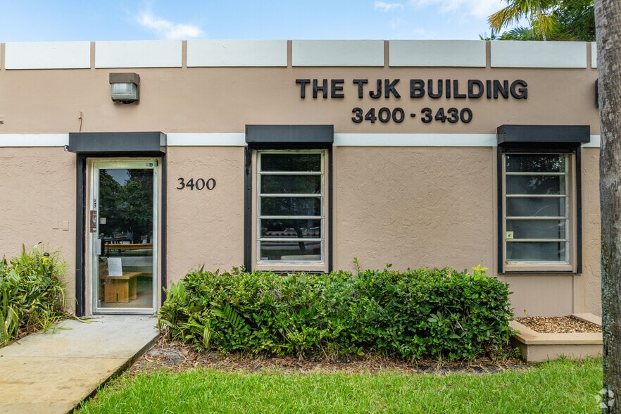 More Photos Of 3400-3430 N 29th Ave, Hollywood Showroom For Lease