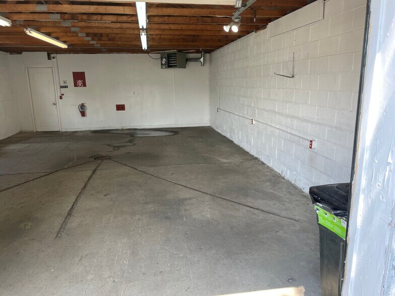 More Photos Of 263 Broadway Ave, Bedford Auto Dealership For Lease