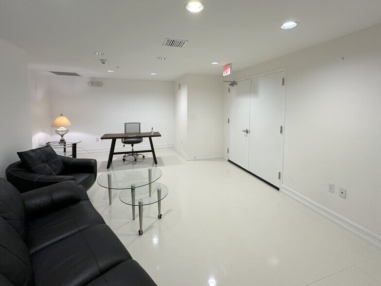 More Photos Of 900-990 Biscayne Blvd, Miami Apartments For Sale