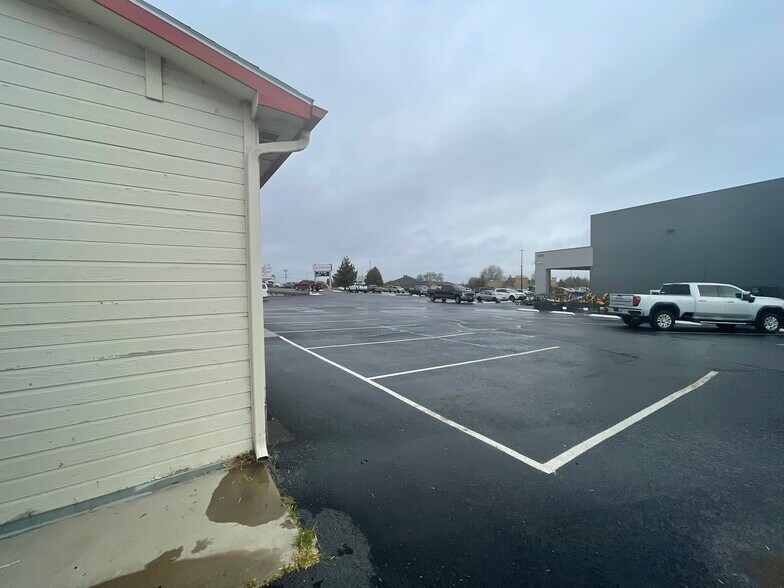 More Photos Of 3202 12th Avenue Rd, Nampa Light Distribution For Sale