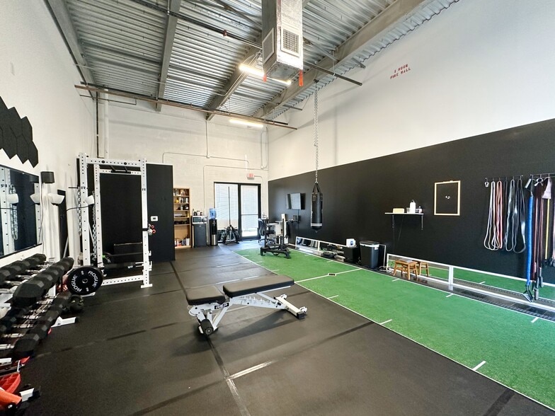 More Photos Of 230 N Congress, Lake Park Flex For Lease