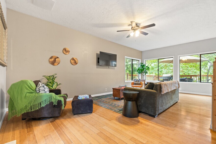 More Photos Of 1824 SW Greenway Cir, West Linn Specialty For Sale