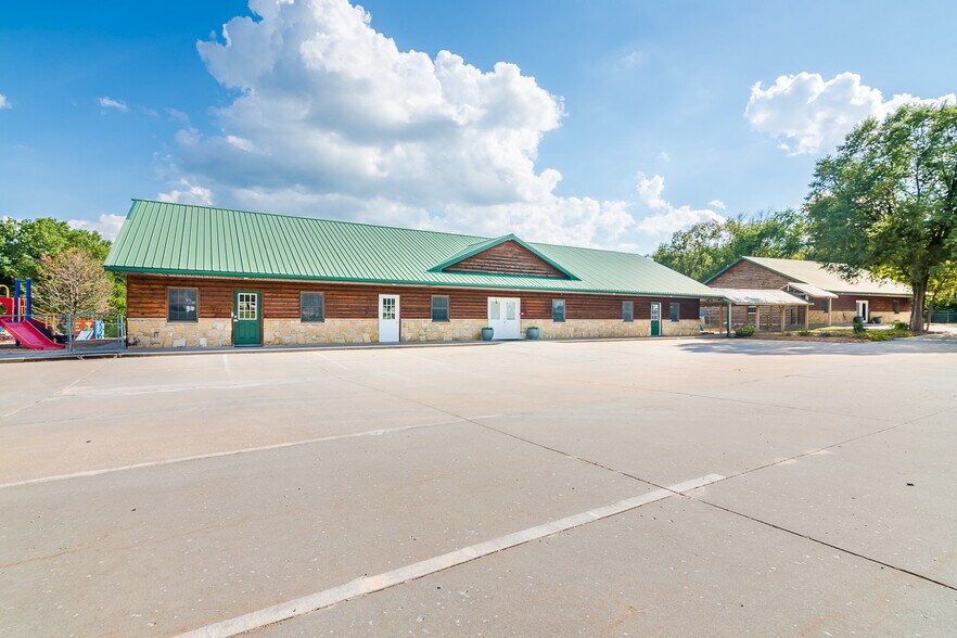 Primary Photo Of 17656 Old Post Rd, Wamego General Retail For Sale