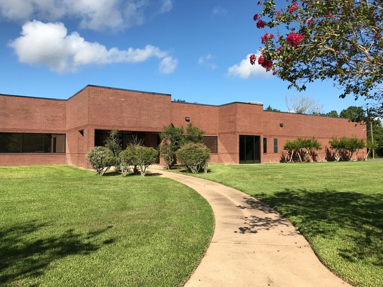 Primary Photo Of 4023 Technology Dr, Angleton Research And Development For Lease