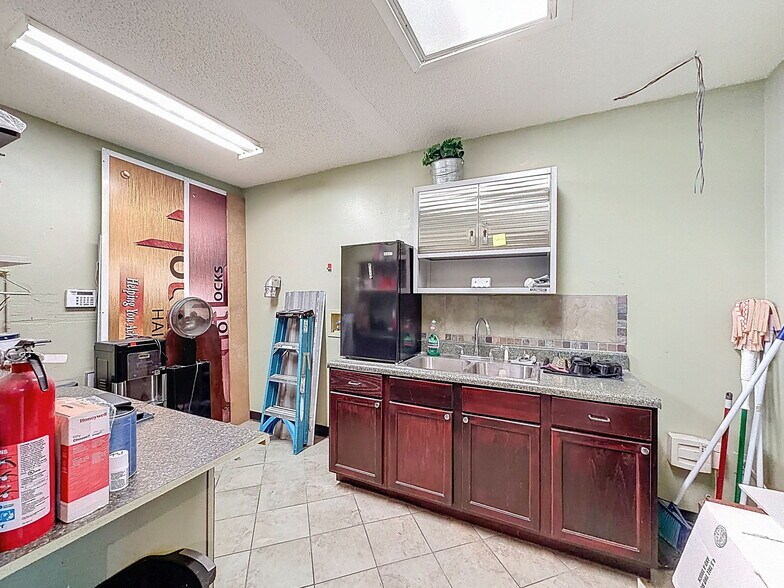 More Photos Of 13414 US Highway 19, Hudson Showroom For Lease