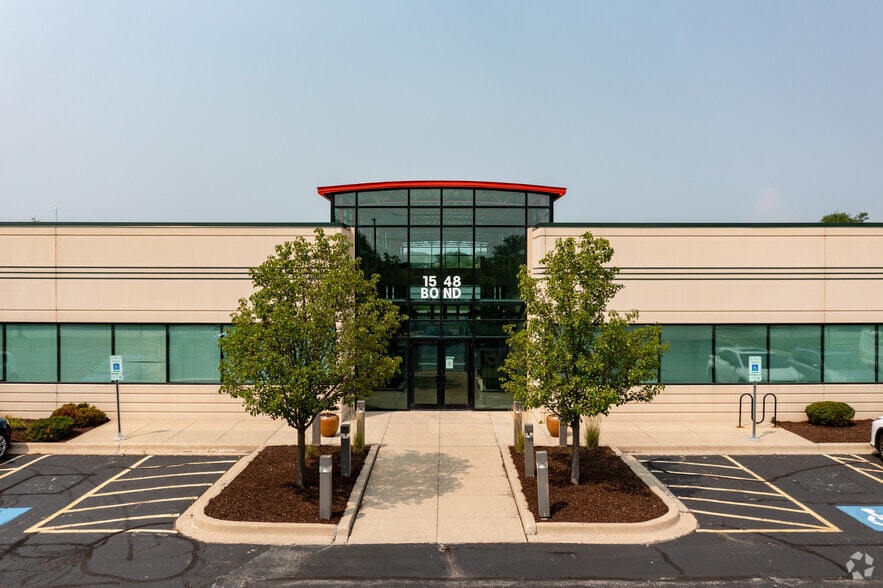 More Photos Of 1548 Bond St, Naperville Office For Lease