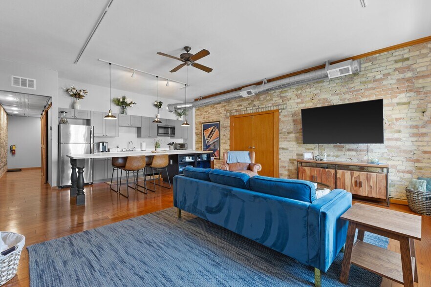 More Photos Of 228 Main St, Racine Restaurant For Sale