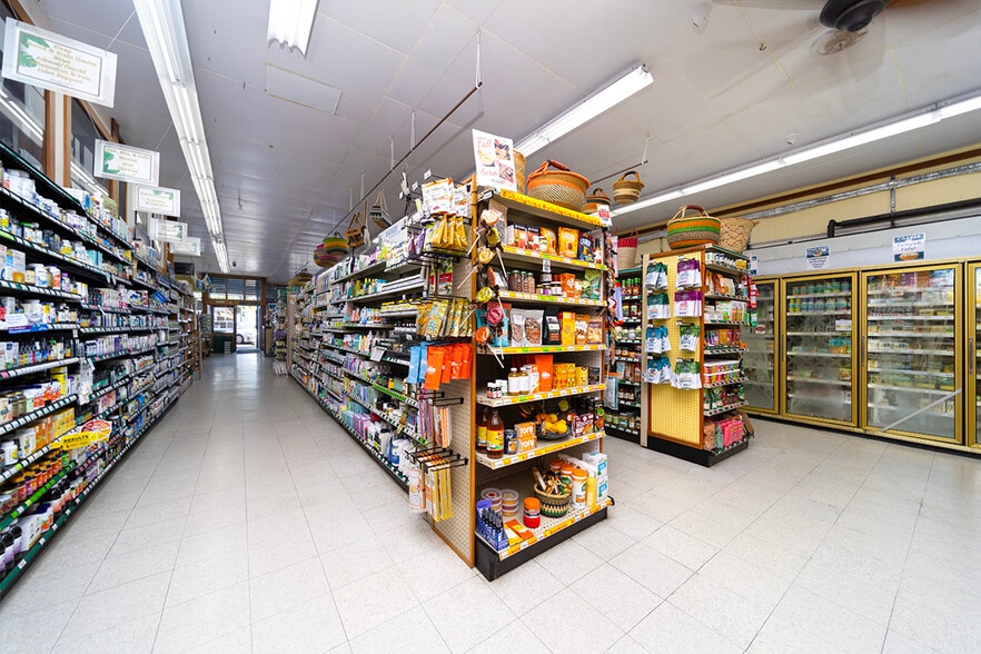 More Photos Of 300-302 Kamehameha Ave, Hilo Storefront For Sale