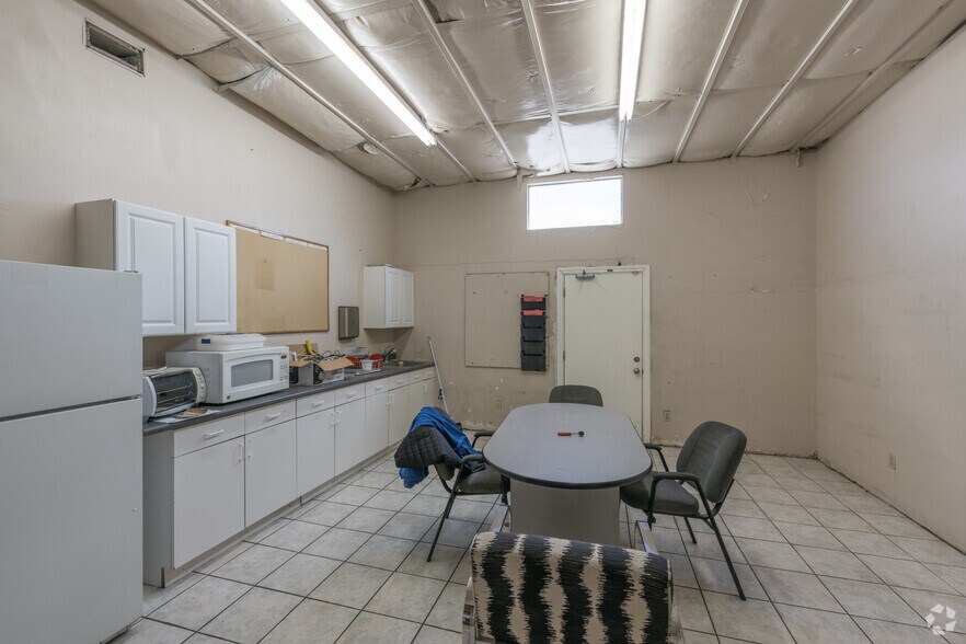 More Photos Of 708 N Nellis Blvd, Las Vegas Freestanding For Sale