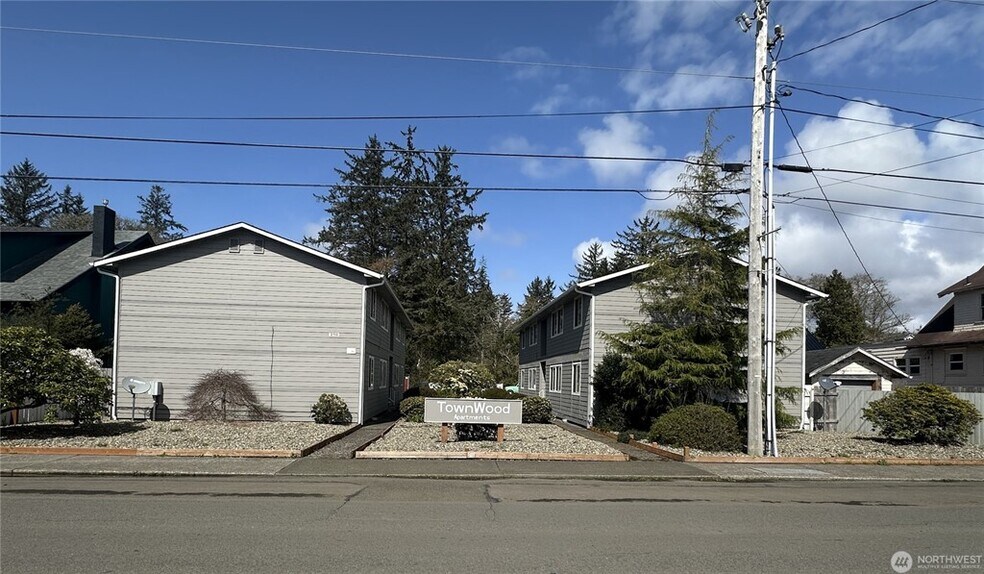 Primary Photo Of 210 Spruce St E, Ilwaco Apartments For Sale