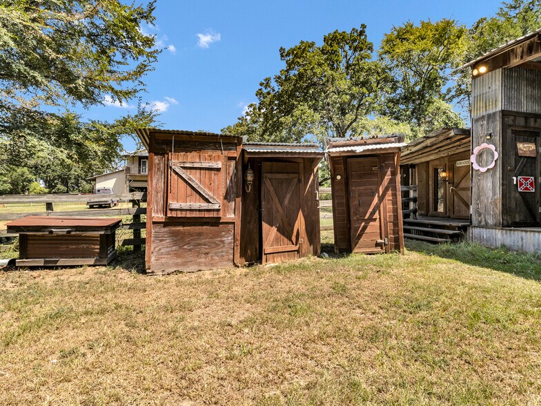 More Photos Of 750 N US Highway 287, Palestine Multifamily For Sale