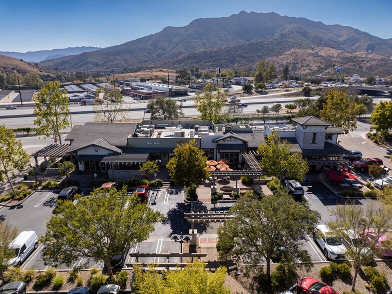 More Photos Of 29105-29125 Canwood St, Agoura Hills Restaurant For Lease