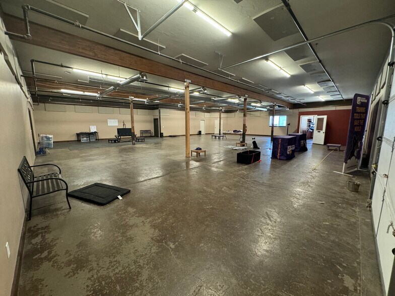 More Photos Of 1014 E Draper Pky, Draper Warehouse For Lease