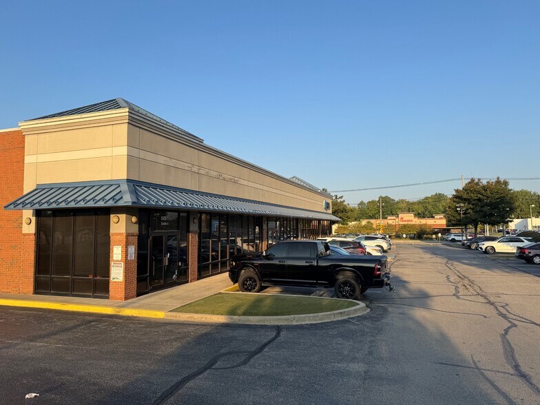 Primary Photo Of 6661 Dixie Hwy, Louisville Storefront For Lease
