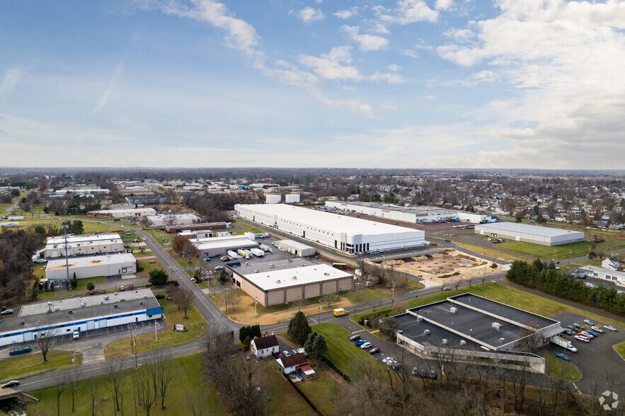 More Photos Of 350 Ivyland Rd, Warminster Township Manufacturing For Lease