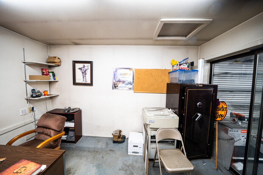 More Photos Of 10 Main S st, Pierce General Retail For Sale