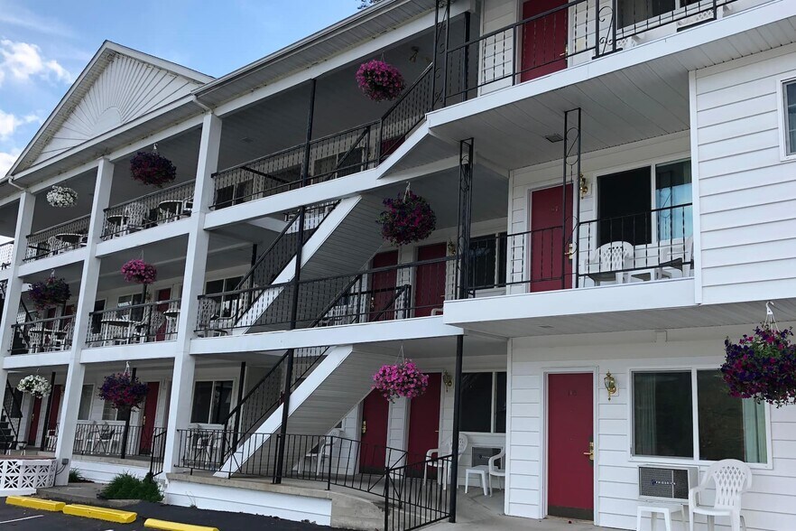 More Photos Of 439 Canada St, Lake George Hotel For Sale