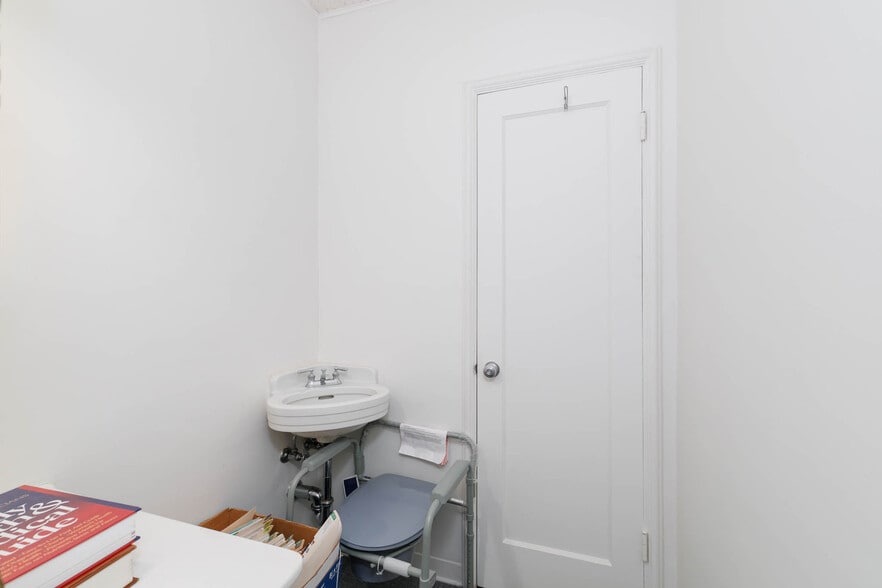More Photos Of 95 W Sierra Madre Blvd, Sierra Madre Medical For Sale