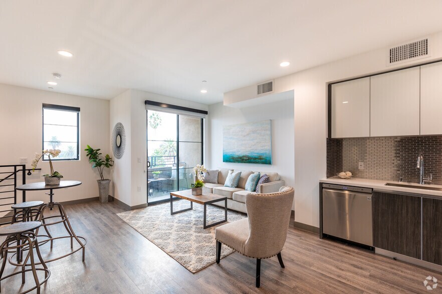 More Photos Of 552 N Hobart Blvd, Los Angeles Apartments For Sale