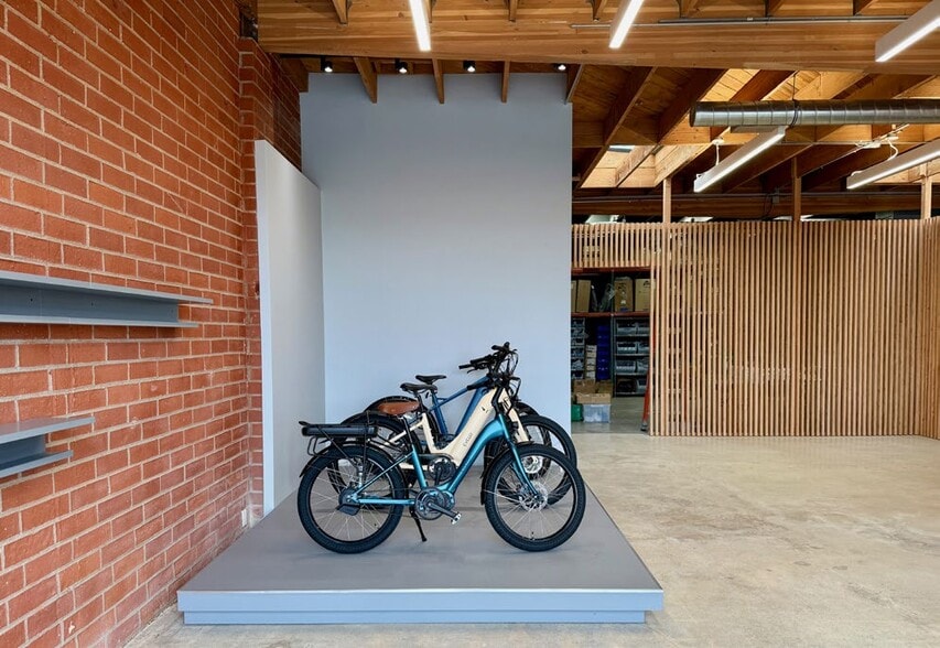 More Photos Of 2643 Fairfax Ave, Culver City Light Distribution For Lease