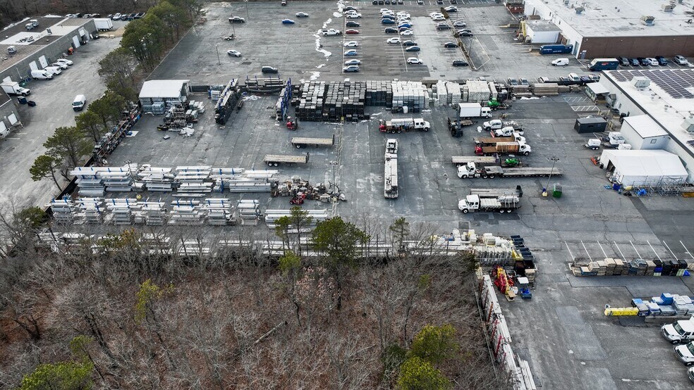 More Photos Of 110 Wilbur Pl, Bohemia Flex For Sale