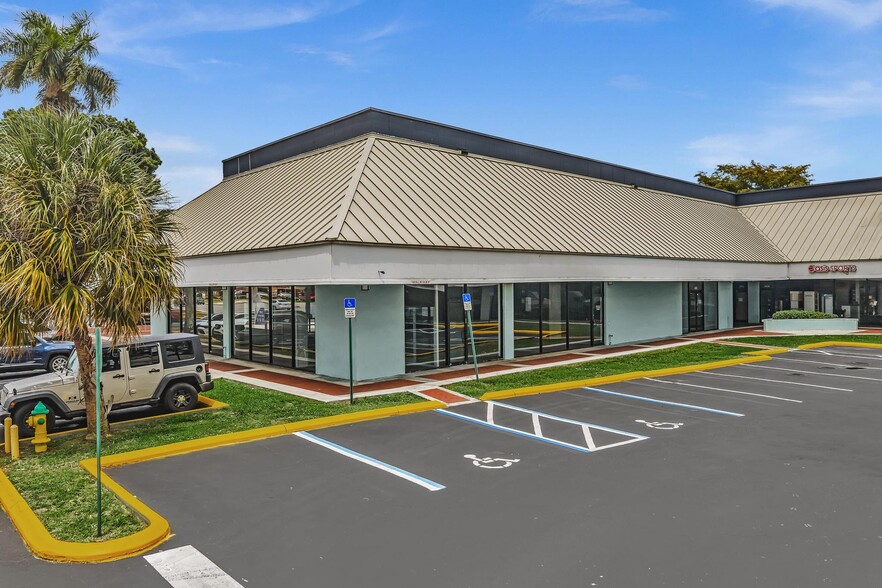 More Photos Of 4412-4678 N University Dr, Lauderhill Unknown For Lease