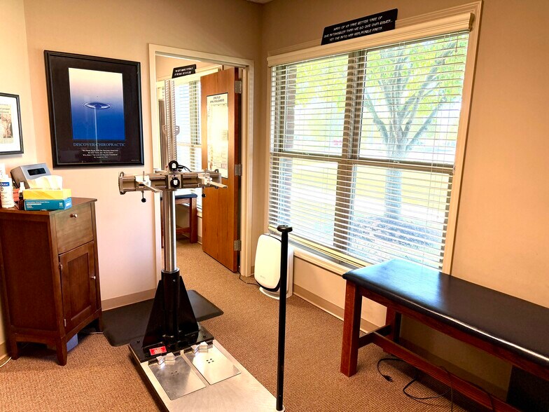 More Photos Of 1600 Commerce Park Dr, Chelsea Medical For Sale