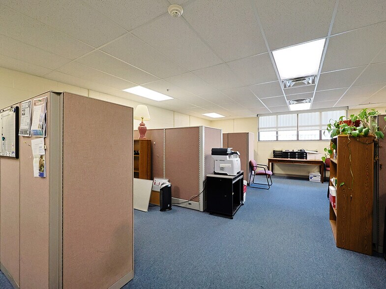 More Photos Of 1311 Carlton Ave, Charlottesville Flex For Sale