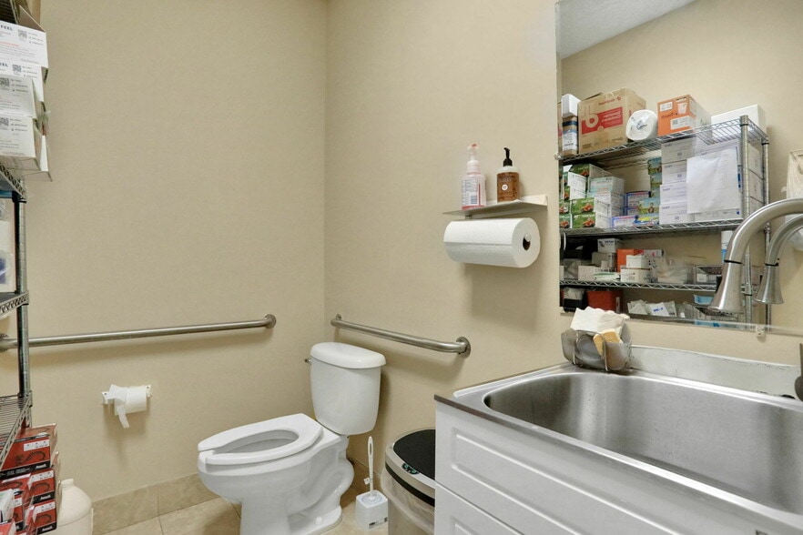 More Photos Of 12428 San Jose Blvd, Jacksonville Office For Sale