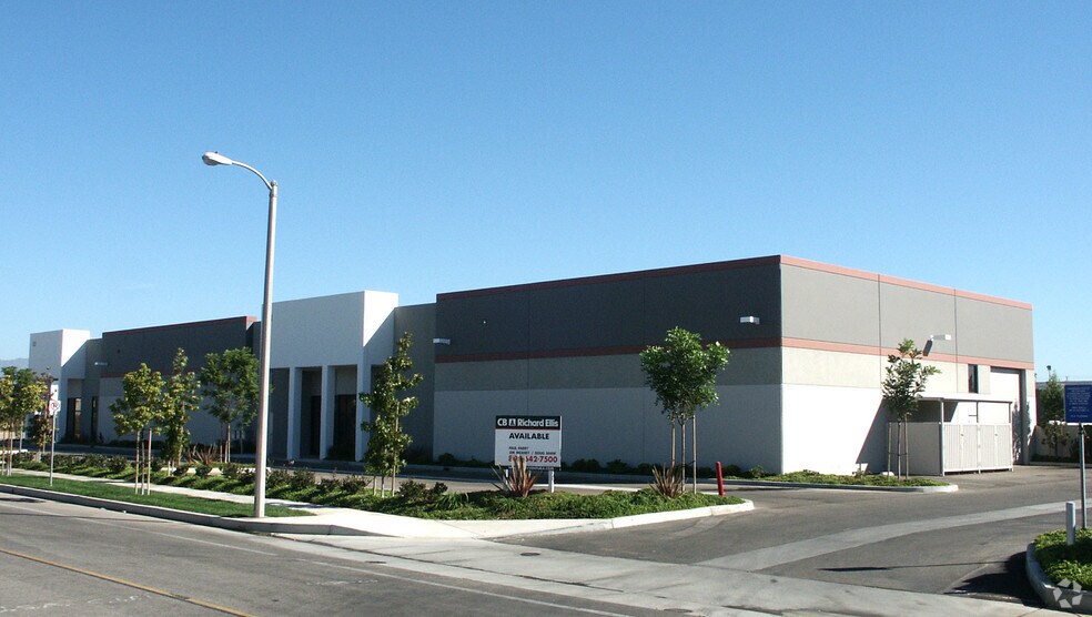 More Photos Of 900-910 Graves Ave, Oxnard Warehouse For Lease