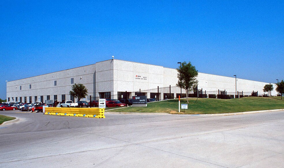 More Photos Of 4701 Mercantile Dr, Fort Worth Showroom For Sale