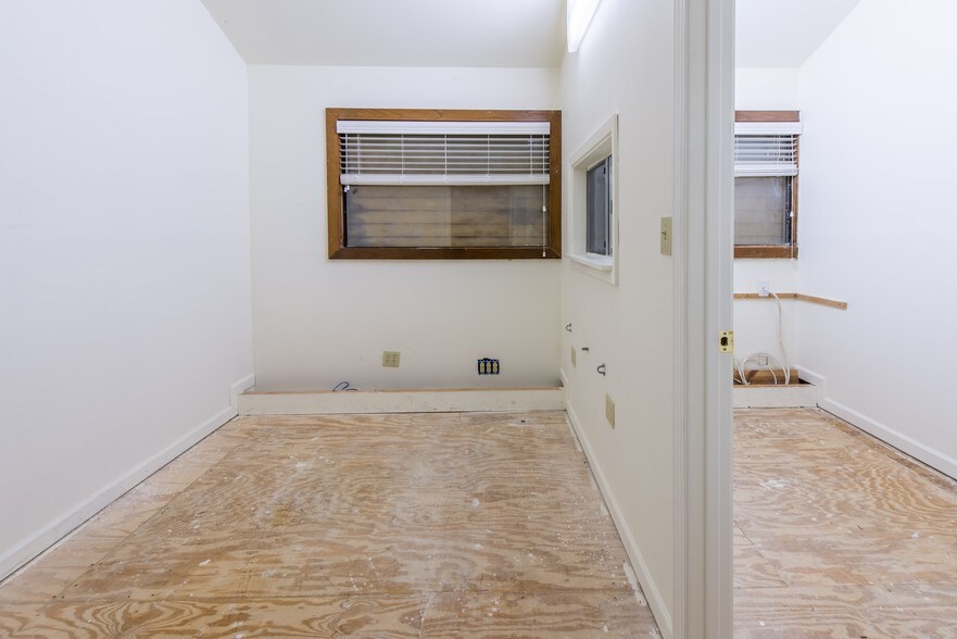 More Photos Of 415 Mountain Dr, Destin Storefront For Lease