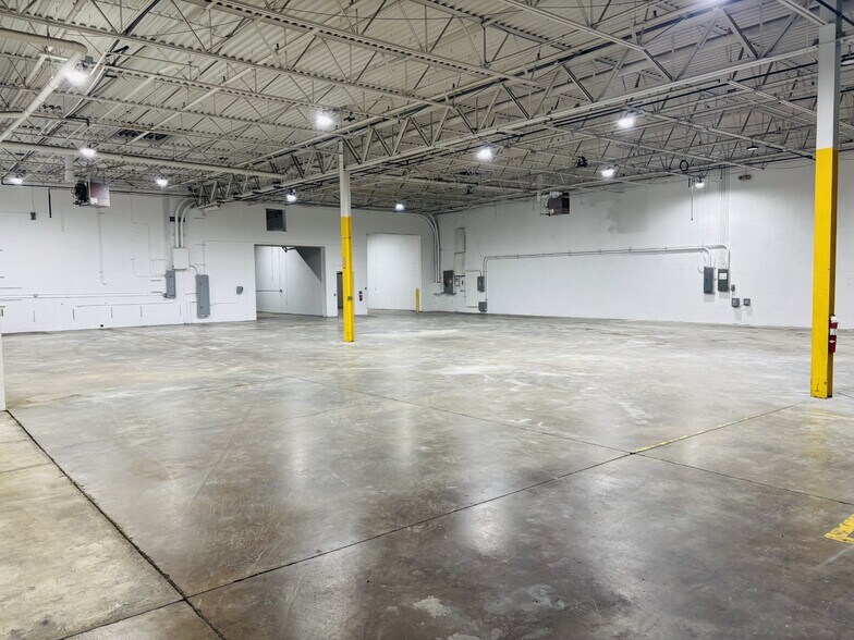 More Photos Of 38353 Abruzzi Dr, Westland Warehouse For Lease