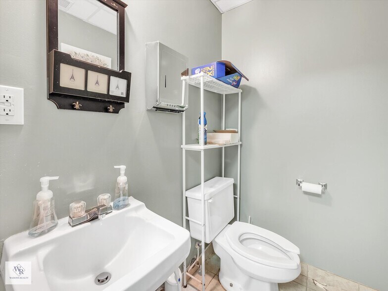 More Photos Of 25400-25430 Goddard Rd, Taylor Medical For Sale