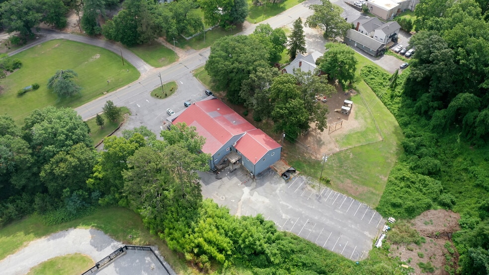 More Photos Of 203 Pendleton Rd, Clemson Freestanding For Sale