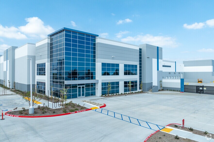 More Photos Of 1910 Renaissance Pky, Rialto Warehouse For Sale