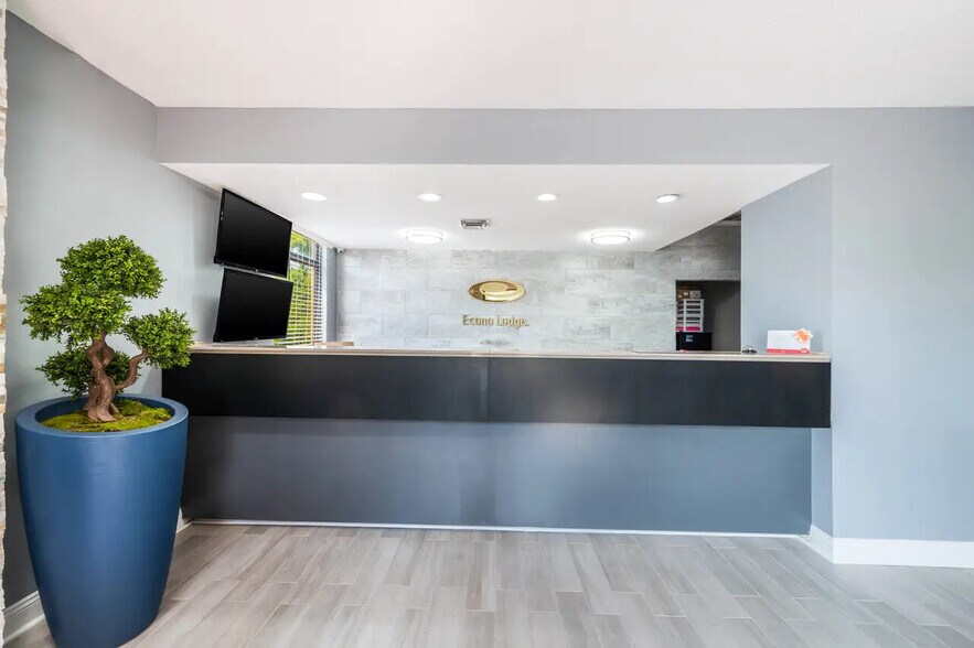 More Photos Of 2015 Military Rd, Columbus Hotel For Sale