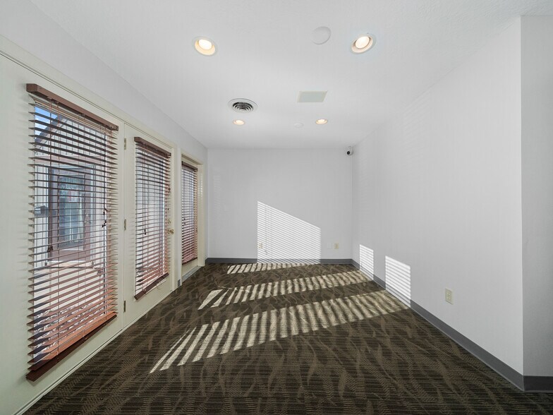 More Photos Of 5933 Stoney Creek Dr, Fort Wayne Office Residential For Sale